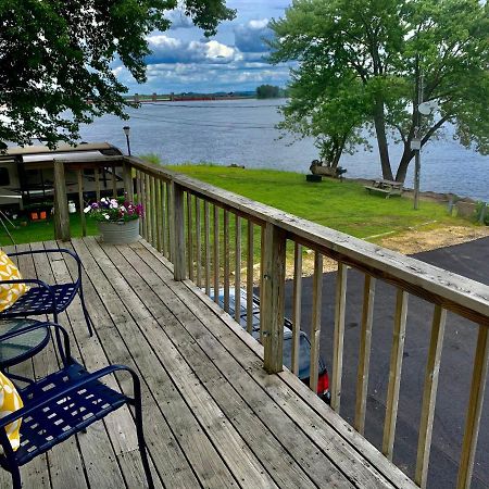Mississippi River Cabin Bellevue Exterior photo